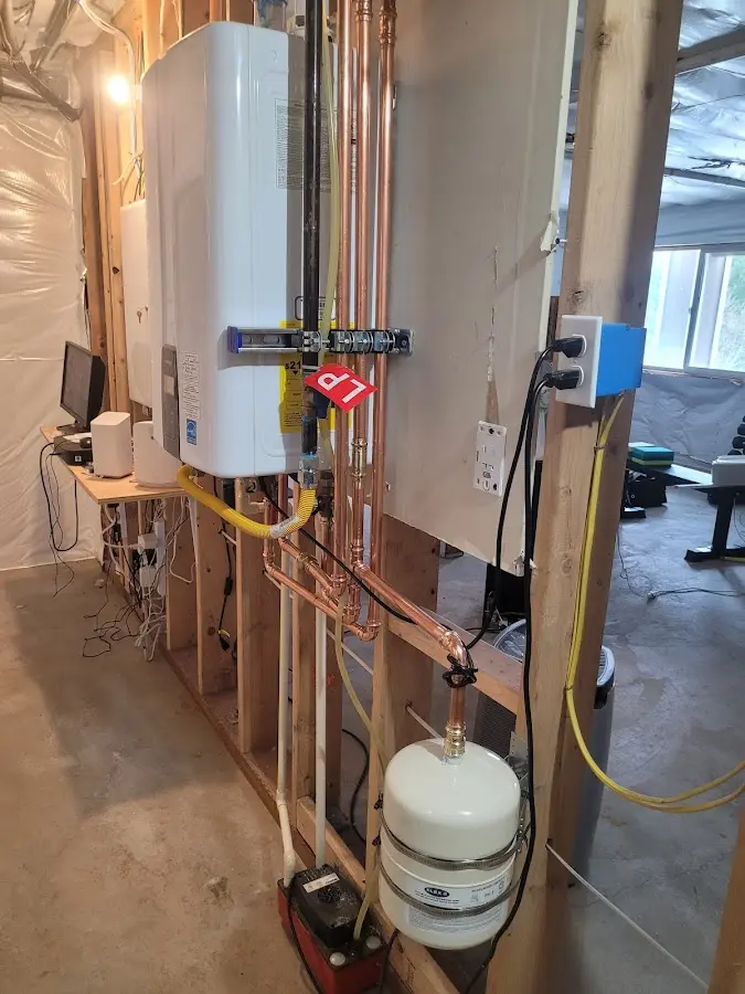Licensed plumber repairing a kitchen sink in Gonzalez