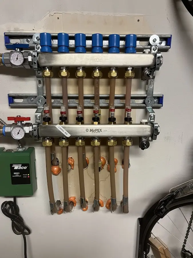 Plumber performing Sink Repair at a residential property in Gonzalez